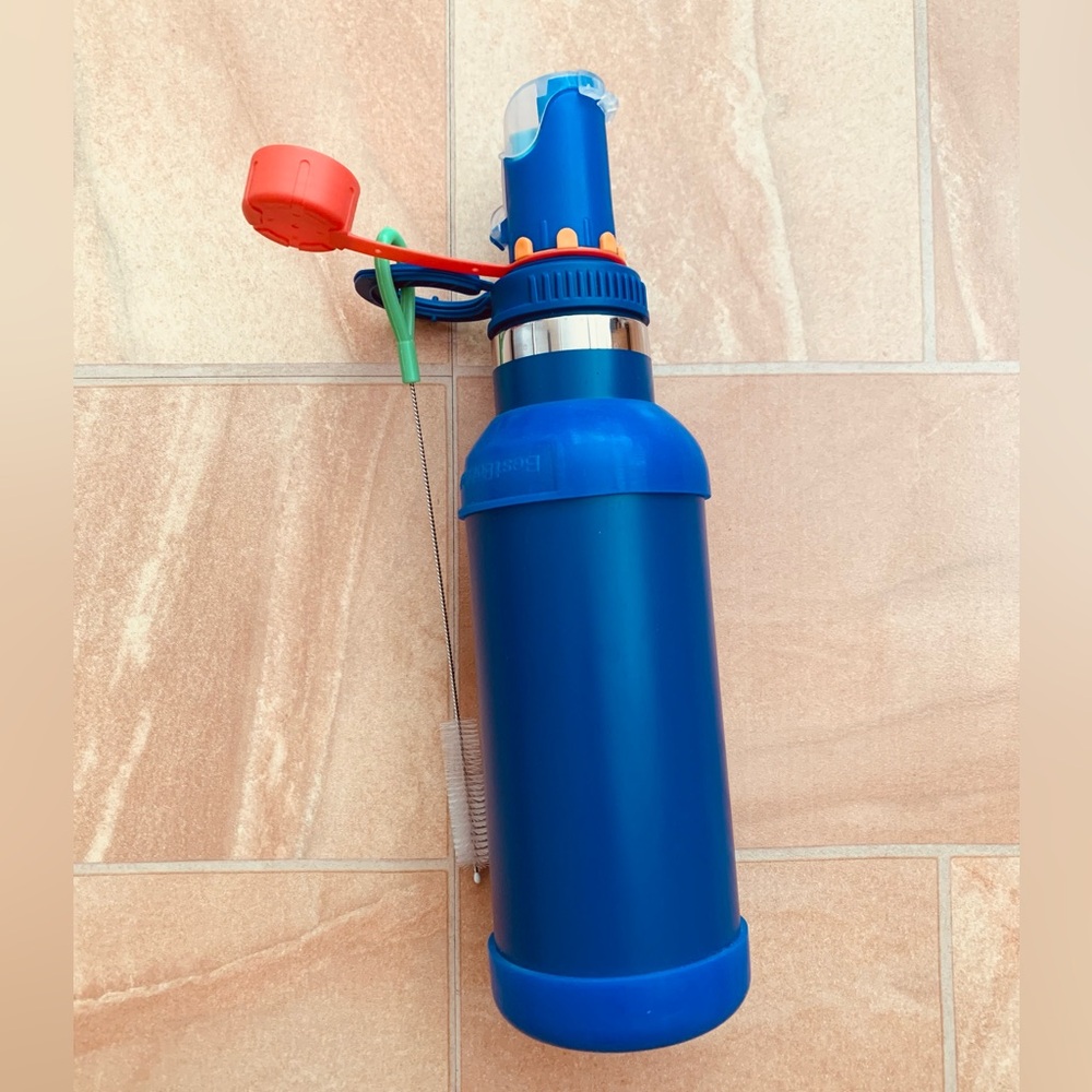 NWOT Best Bottle Ever Blue Stainless Steel 16.9 oz Insulated Spray Water Bottle